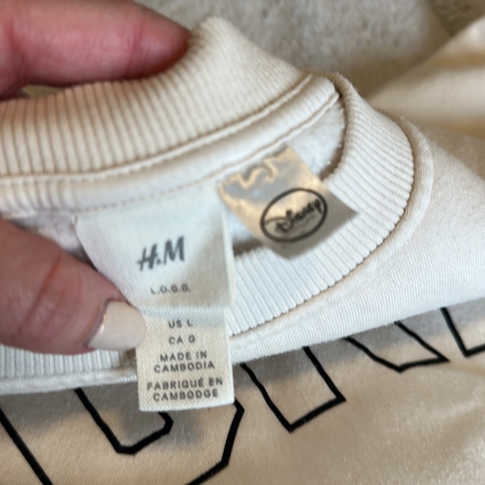 H&M Disney Sweatshirt so L - Picture 4 of 5